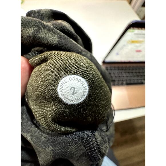 Lululemon Align Crop *21" Size 2 Green Camo Nulu - Picture 6 of 9